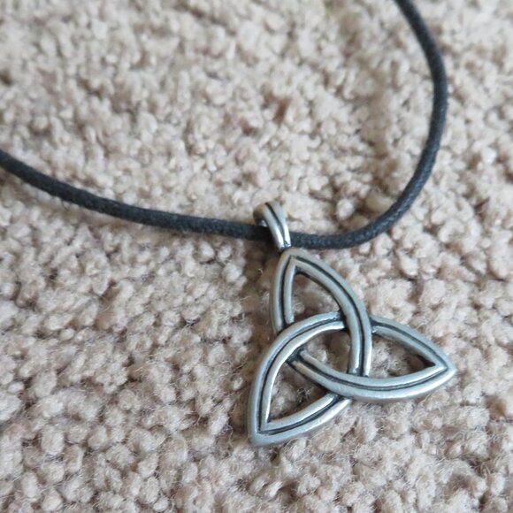 Celtic Knot Silver Pendant Adjustable Necklace - Picture 1 of 4